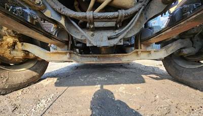 Mack CHN613 Front Axle Assembly