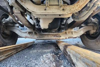 Mack Granite GU813 Front Axle Assembly for a 2017 Mack GU813