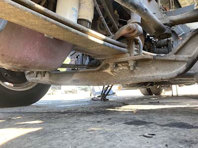 Mack Pinnacle CXU612 Front Axle Assembly for a 2013 Mack CXU612