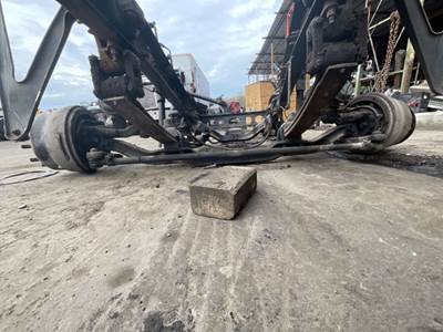 Mack Pinnacle CXU613 Front Axle Assembly for a 2008 Mack CXU613