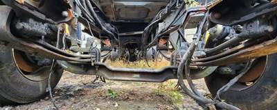 Mack Pinnacle CXU613 Front Axle Assembly for a 2014 Mack CXU613