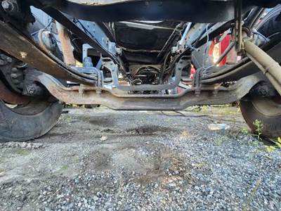 Mack Pinnacle CXU613 Front Axle Assembly for a 2016 Mack CXU613