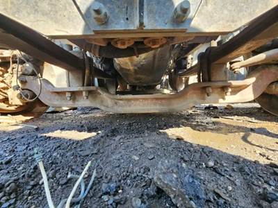 Mack RD688S Front Axle Assembly