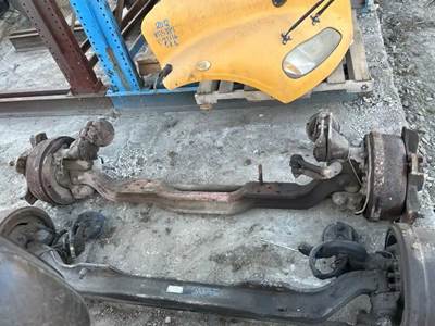 Mack RD688SX Front Axle Assembly