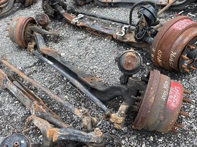 Mack Vision CX613 Front Axle Assembly for a 2001 Mack CX613 Vision