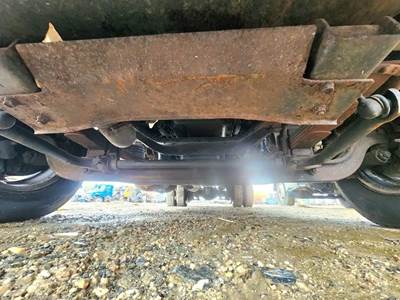 Mitsubishi FE-84D Front Axle Assembly