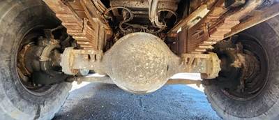 Meritor-Rockwell Front Axle Assembly for a 2004 Oshkosh S-SERIES