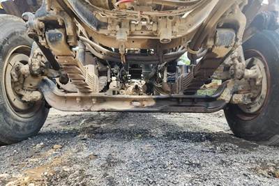 Sterling L9500 Front Axle Assembly
