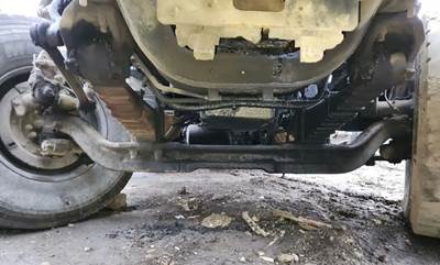 Sterling L9522 Front Axle Assembly