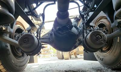 Axle Alliance RT40-4N Rear Axle Assembly for a 2015 Freightliner Cascadia 125