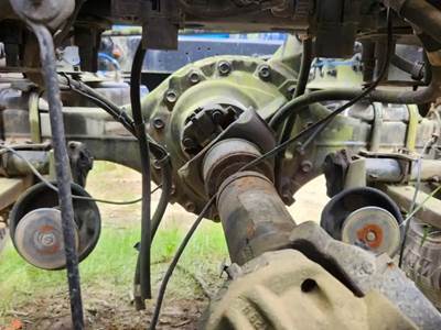 Axle Alliance RT40-4N Rear Axle Assembly for a 2015 Freightliner Cascadia 125