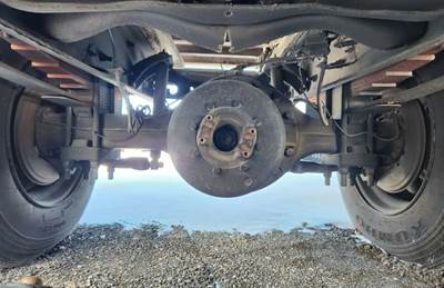Dana 17060S Rear Axle Assembly for a 2007 Ford F-650