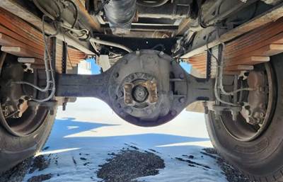 Dana 19060S Rear Axle Assembly for a 2003 Chevrolet C7500