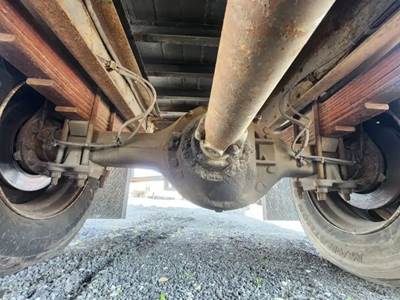 Dana 19060S Rear Axle Assembly for a 1999 GMC C6500