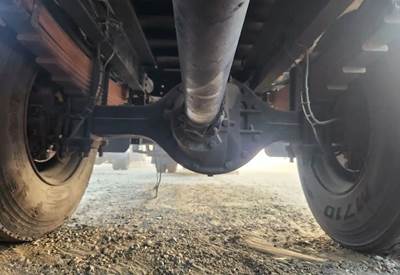 Dana 19060S Rear Axle Assembly for a 2006 Isuzu FTR