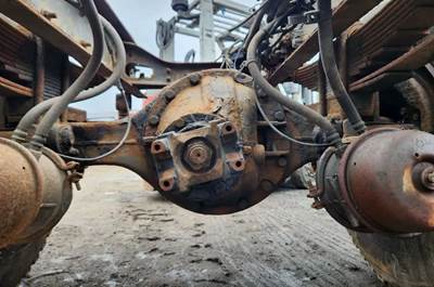 Dana 21060S Rear Axle Assembly for a 2011 Ford F-750