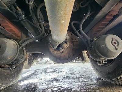 Dana 21060S Rear Axle Assembly for a 2003 International 4300