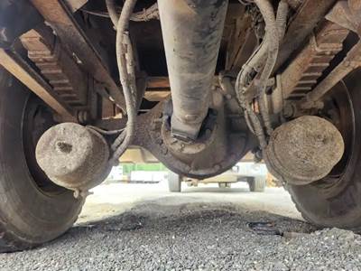 Dana 21060S Rear Axle Assembly for a 2006 Kenworth T300