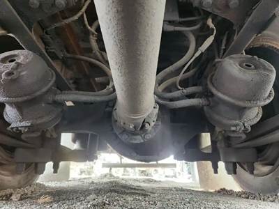 Dana 22060S Rear Axle Assembly for a 2002 International 4400