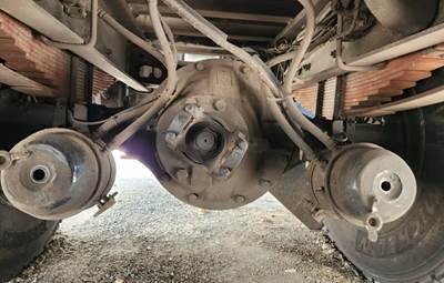 Dana 26105S Rear Axle Assembly for a 2003 International 4400