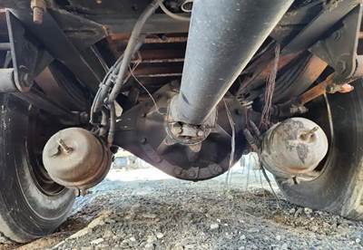 Dana 337 Rear Axle Assembly for a 2014 Peterbilt 337