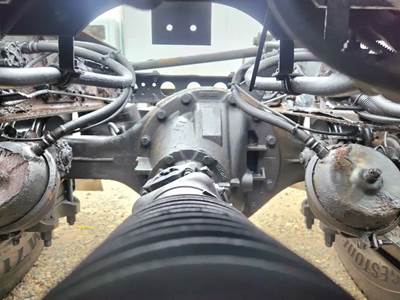 Dana DS404 Rear Axle Assembly for a 2007 International 8600