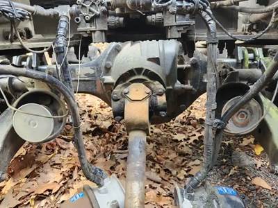 Dana DSP41 Rear Axle Assembly for a 2016 Peterbilt 579