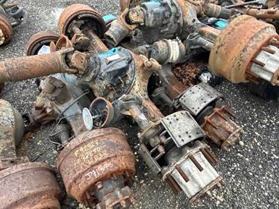 Dana RSP 40 Rear Axle Assembly for a 2013 Kenworth T700