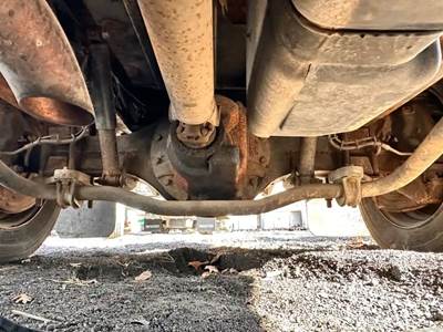 Dana S135S Rear Axle Assembly for a 2005 Chevrolet C4500