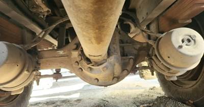 Dana 19060S Rear Axle Assembly for a 2004 Chevrolet C7500