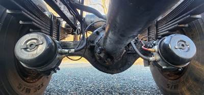 Dana 19060S Rear Axle Assembly for a 1999 Chevrolet C7500