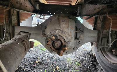 Dana 19060S Rear Axle Assembly for a 2005 Chevrolet C6500