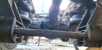 Dana DS404 Rear Axle Assembly for a 1996 Kenworth T800