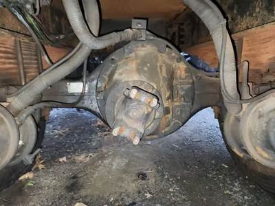 Dana Rear Axle Assembly for a 1999 GMC C7500