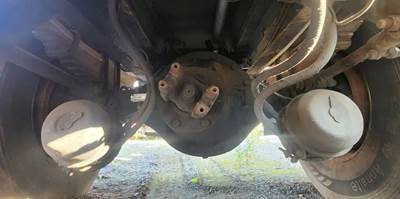 Dana Rear Axle Assembly for a 1999 Peterbilt 330