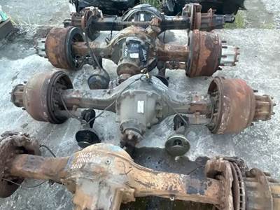 Dana Rear Axle Assembly for a 2009 Peterbilt 335