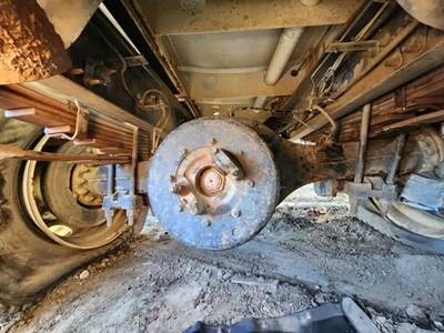 Dana Rear Axle Assembly for a 2017 Ford F-650