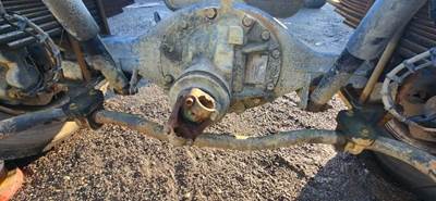 Dana S110L Rear Axle Assembly for a 2006 Chevrolet C5500