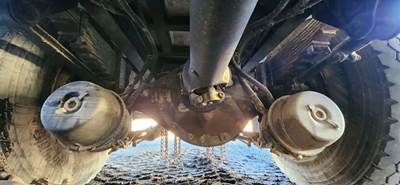 Dana S26-190D Rear Axle Assembly for a 2005 Peterbilt 335