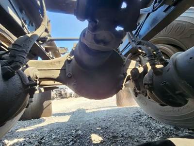 Detroit DA-RT-40.0-4 Rear Axle Assembly for a 2016 Freightliner Cascadia 125
