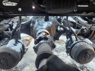 Detroit DA-RT-40.0-4 Rear Axle Assembly for a 2021 Freightliner Cascadia 126