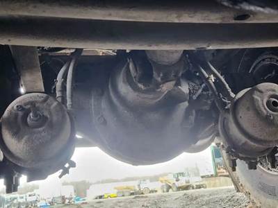 Detroit DA-RT-44.0-4 Rear Axle Assembly for a 2017 Western Star 4700