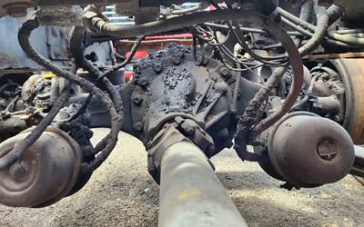 Detroit Rear Axle Assembly for a 2006 Freightliner M2 106