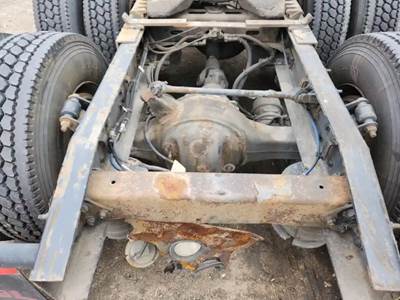 Detroit RT40-4N Rear Axle Assembly for a 2014 Freightliner Cascadia 125