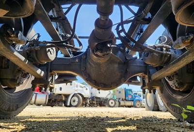 Detroit RT40-4N Rear Axle Assembly for a 2019 Freightliner Cascadia 126