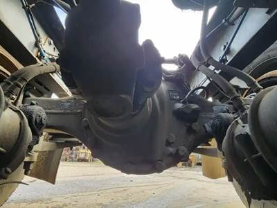 Detroit RT40-NFD Rear Axle Assembly for a 2020 Freightliner Cascadia 126