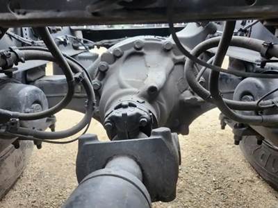 Detroit RT40-NFD Rear Axle Assembly for a 2021 Freightliner Cascadia 126