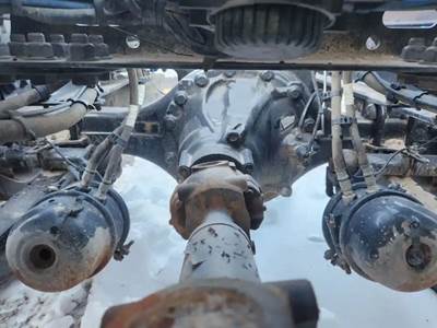 Detroit RT40-NFD Rear Axle Assembly for a 2024 Freightliner Cascadia 116 Day Cab