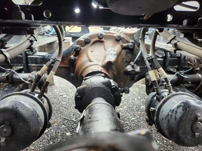 Detroit RT40-NFD Rear Axle Assembly for a 2021 Freightliner Cascadia 126