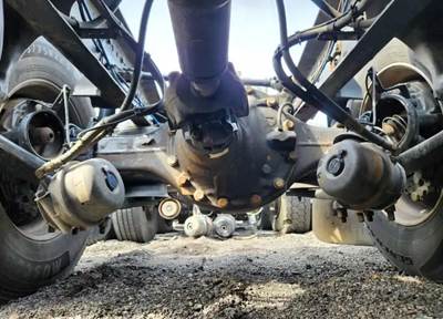 Detroit RT40-NFD Rear Axle Assembly for a 2021 Freightliner Cascadia 126